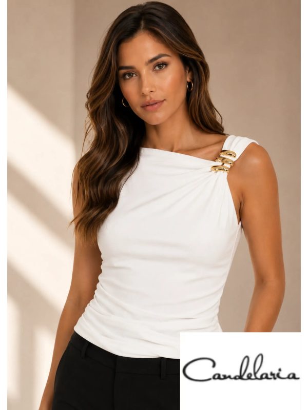 Blusa blanca de cuello alto