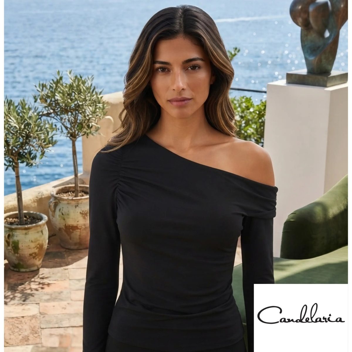 Blusa con un solo hombro descubiertos