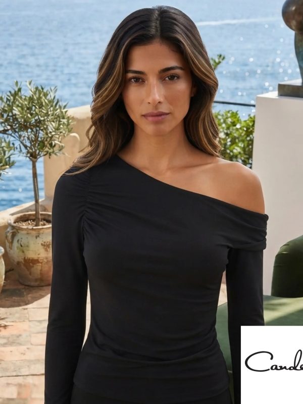 Blusa con un solo hombro descubiertos